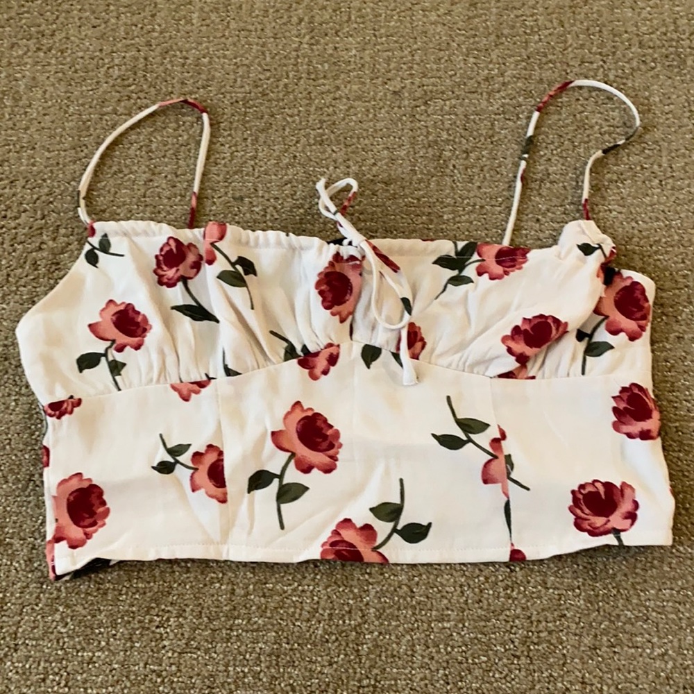 Kittenish feeling floral crop top